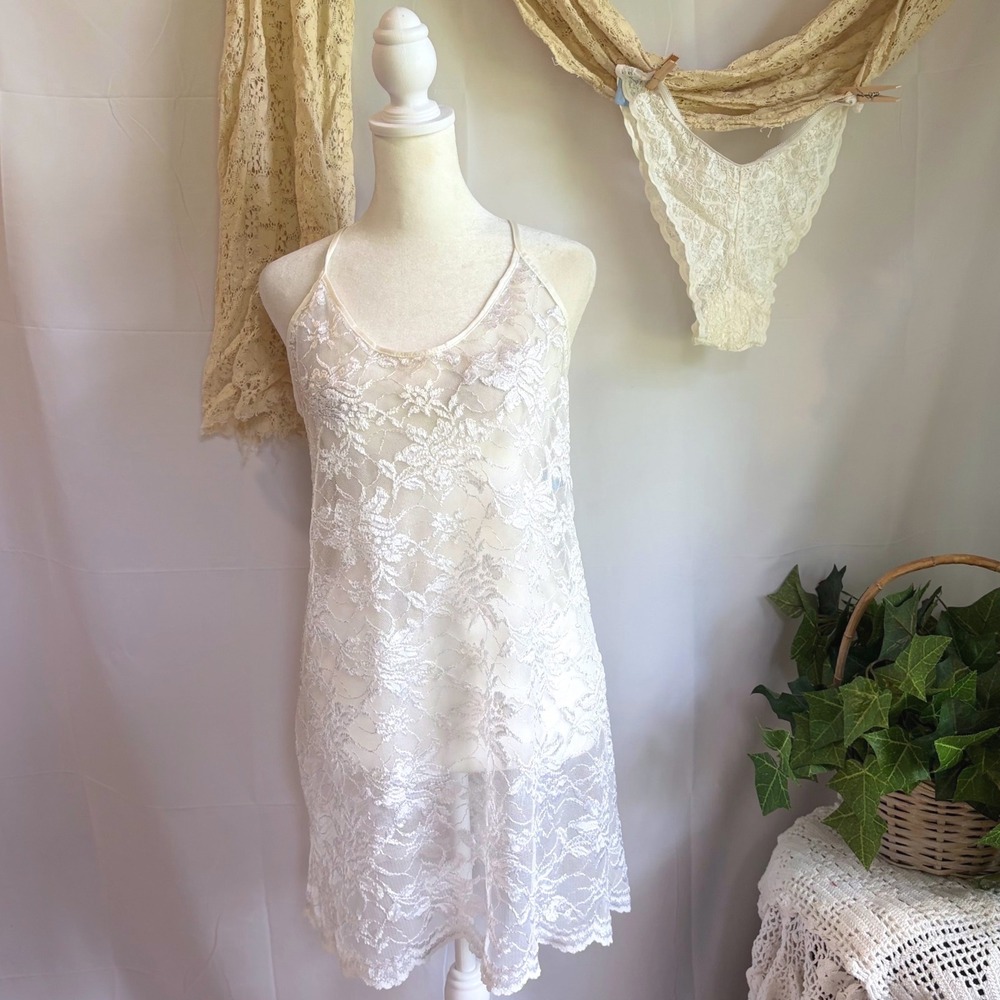 Dainty Vintage Lady Cameo Ivory Floral Lace Chemise and Thong Set Size Average